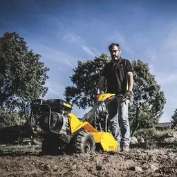 Cultivador Garland en funcionamiento